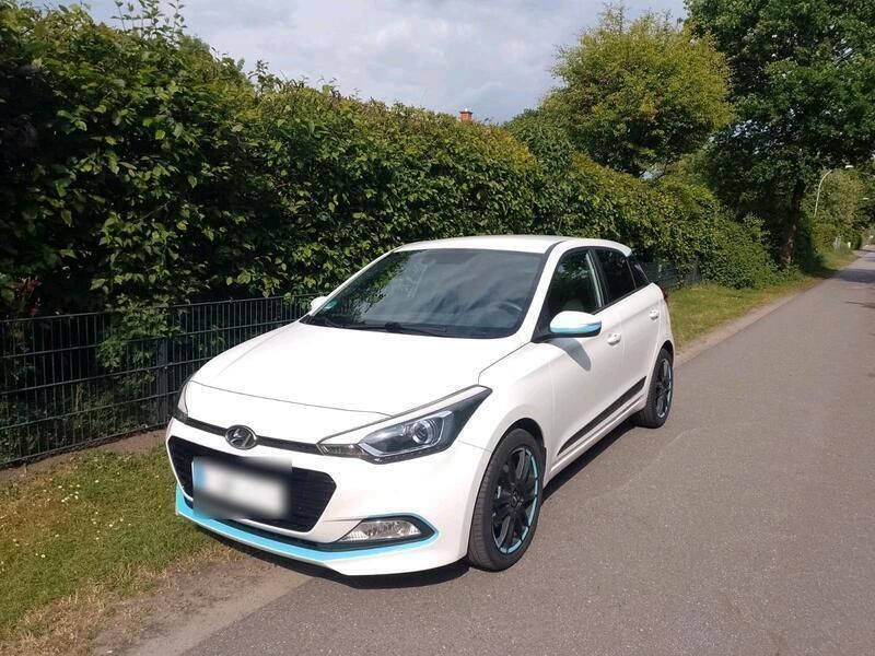 Weiß Gebraucht 2017 Hyundai i20 Turbo Kleinwagen | 12.900 € (Etwas zu teuer) - Bild 1/4