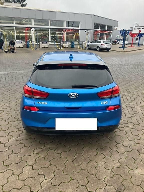 Gebraucht Hyundai i30 Premium 140 PS (102 kW) 2017 Blau Limousine