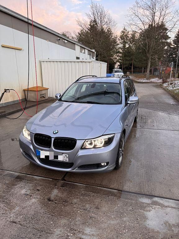Gebraucht BMW 318 143 PS (105 kW) 2009 Blau Kombi
