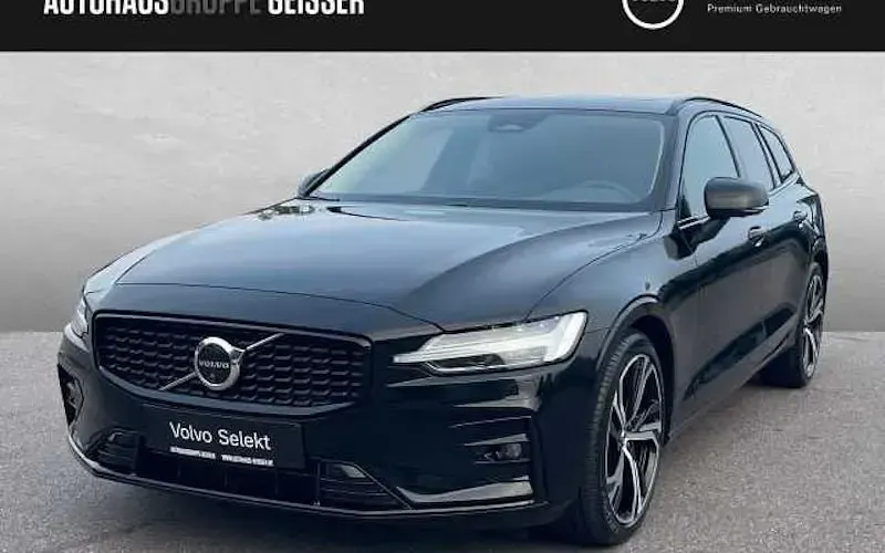 Używany Volvo V60 Plus 197 KM (144 kW) 2025 Czarny Kombi