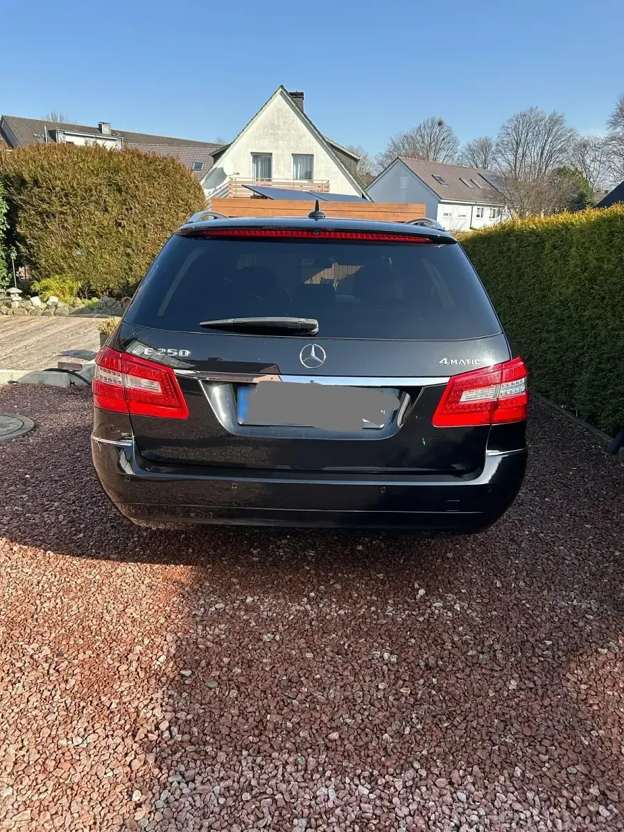 Gebraucht Mercedes E250 204 PS (150 kW) 2012 Schwarz Kombi