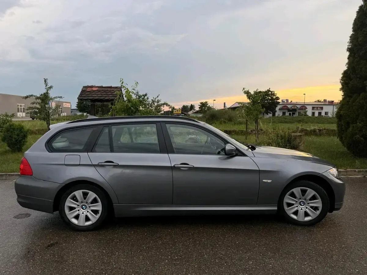 Gebraucht BMW 318 143 PS (105 kW) 2012 Grau Kombi
