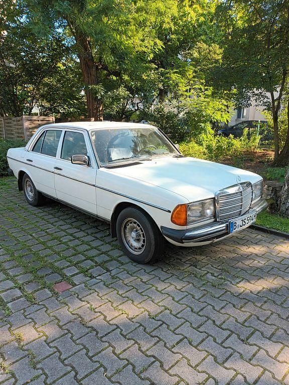 Weiß Gebraucht 1983 Mercedes 300 Limousine | 13.700 € - Bild 1/4