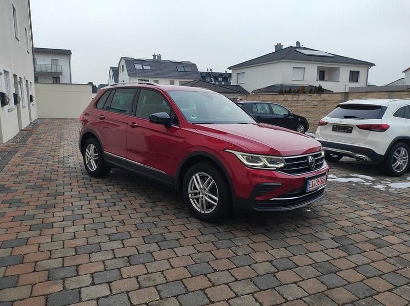 Gebraucht VW Tiguan Active 150 PS (110 kW) 2023 Rot SUV