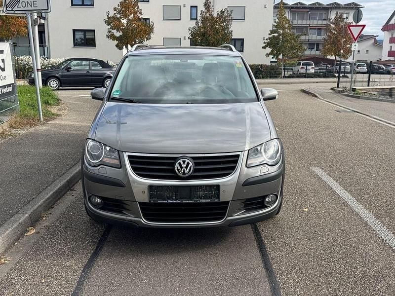 Grau Gebraucht 2008 VW Touran Cross Van / Kleinbus | 3.990 € (Guter Preis) - Bild 1/4