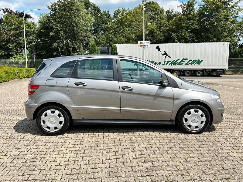 Gebraucht Mercedes B180 109 PS (80 kW) 2007 Grau Van / Kleinbus