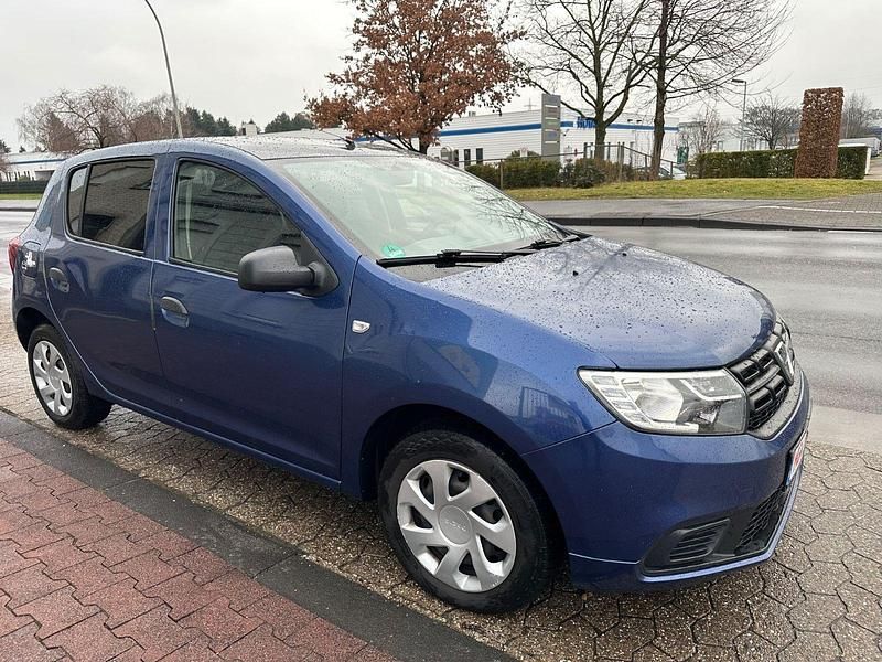 Blau Gebraucht 2018 Dacia Sandero Essentiel Limousine | 5.900 € (Guter Preis) - Bild 1/4