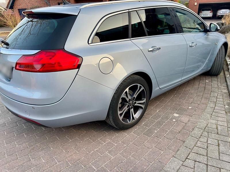 Gebraucht Opel Insignia Edition 131 PS (96 kW) 2013 Blau Kombi