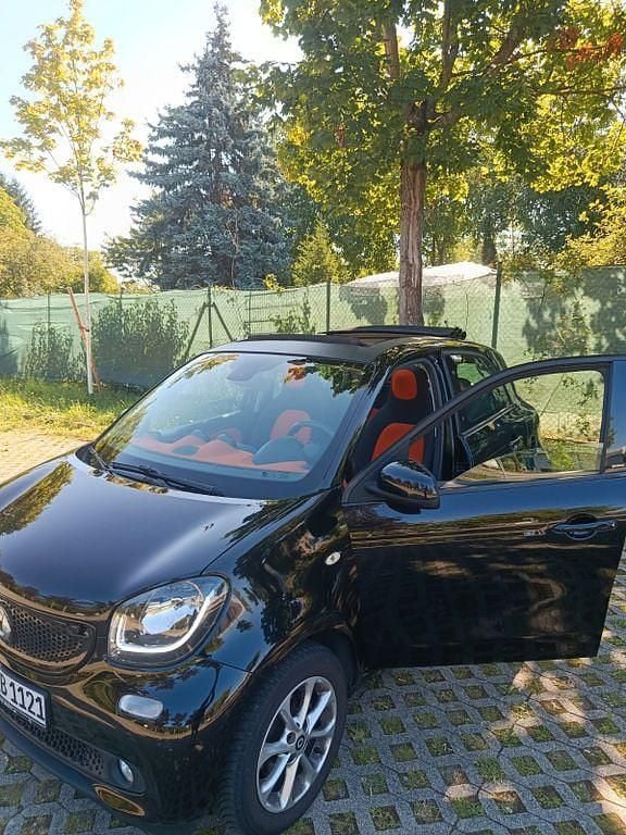 Schwarz Gebraucht 2015 Smart ForFour Passion Limousine | 6.190 € (Fairer Preis) - Bild 1/4
