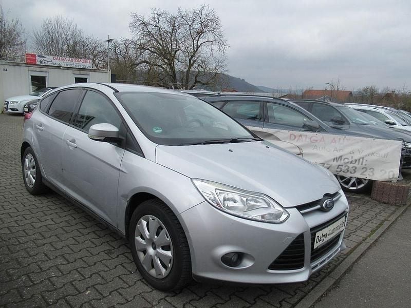 Gebraucht Ford Focus Trend 125 PS (91 kW) 2012 Silber Limousine