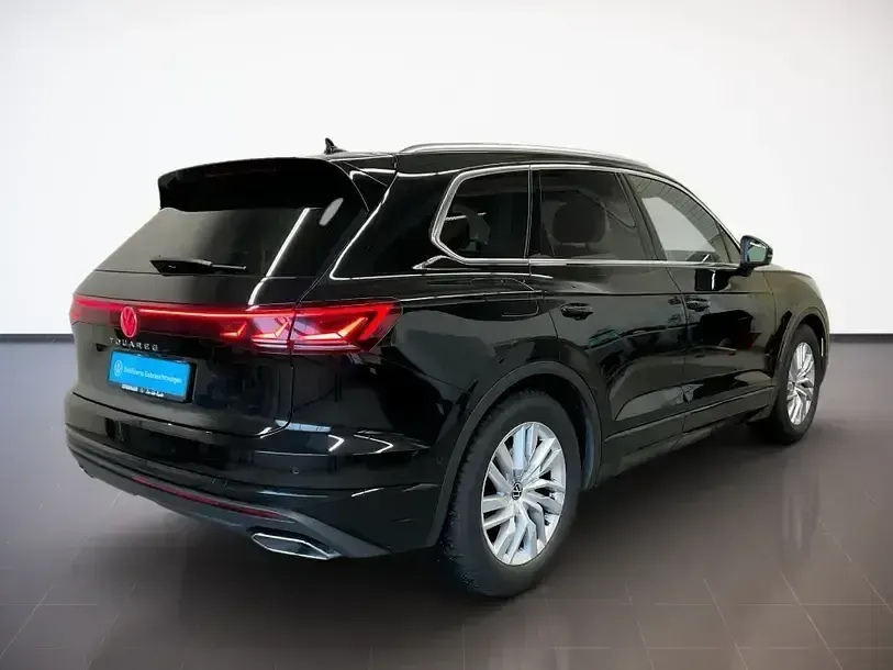 Gebraucht VW Touareg Elegance 231 PS (169 kW) 2025 Grenadillschwarz metallic SUV