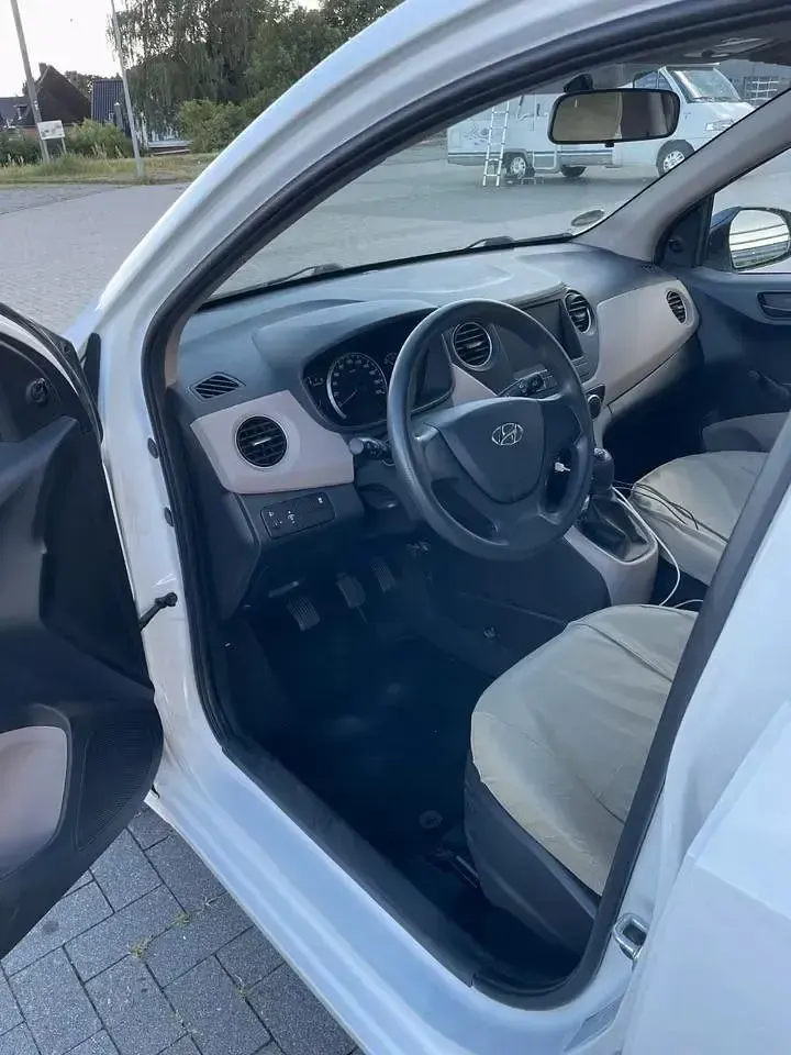 Gebraucht Hyundai i10 67 PS (49 kW) 2018 Weiß Kleinwagen