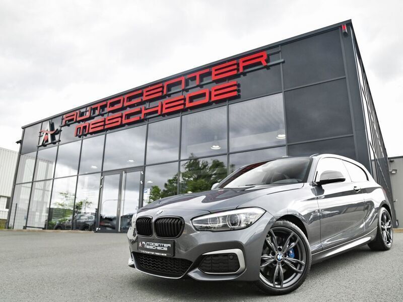 Grau Gebraucht 2018 BMW M140 M Sport Limousine | 42.790 € (Teuer) - Bild 1/4