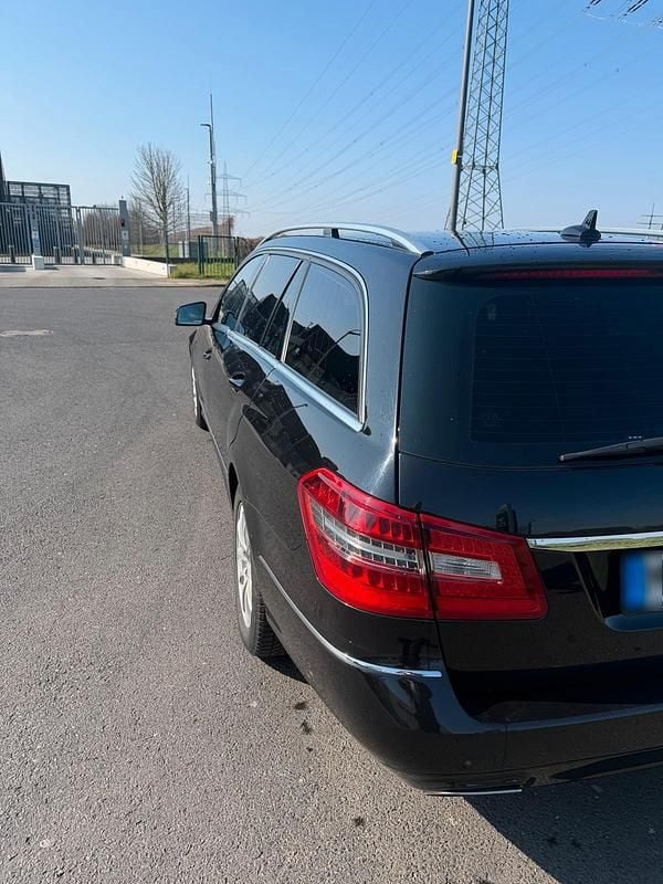 Gebraucht Mercedes E200 184 PS (135 kW) 2012 Schwarz Kombi