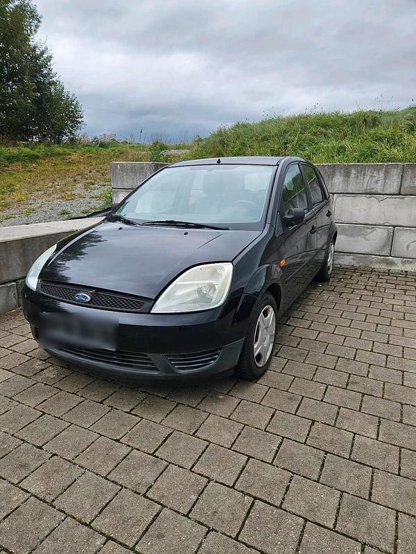 Schwarz Gebraucht 2002 Ford Fiesta Kleinwagen | 600 € (Superpreis) - Bild 1/4