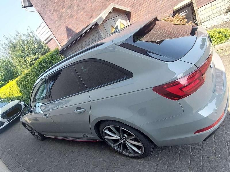 Grau Gebraucht 2018 Audi A4 Kombi | 27.900 € (Teuer) - Bild 1/4