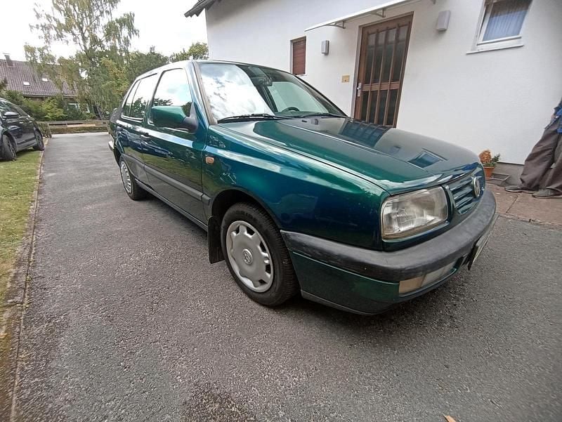 Grün Gebraucht 1997 VW Vento Limousine | 1.100 € (Superpreis) - Bild 1/4