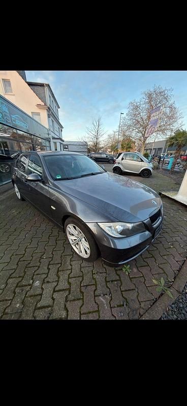 Gebraucht BMW 320 150 PS (110 kW) 2007 Grau Limousine