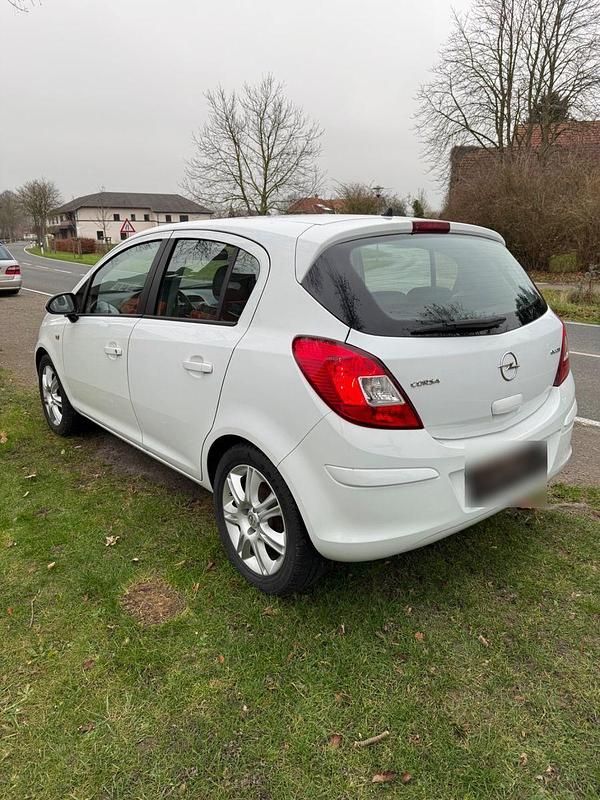 Gebraucht Opel Corsa 70 PS (51 kW) 2010 Weiß Limousine