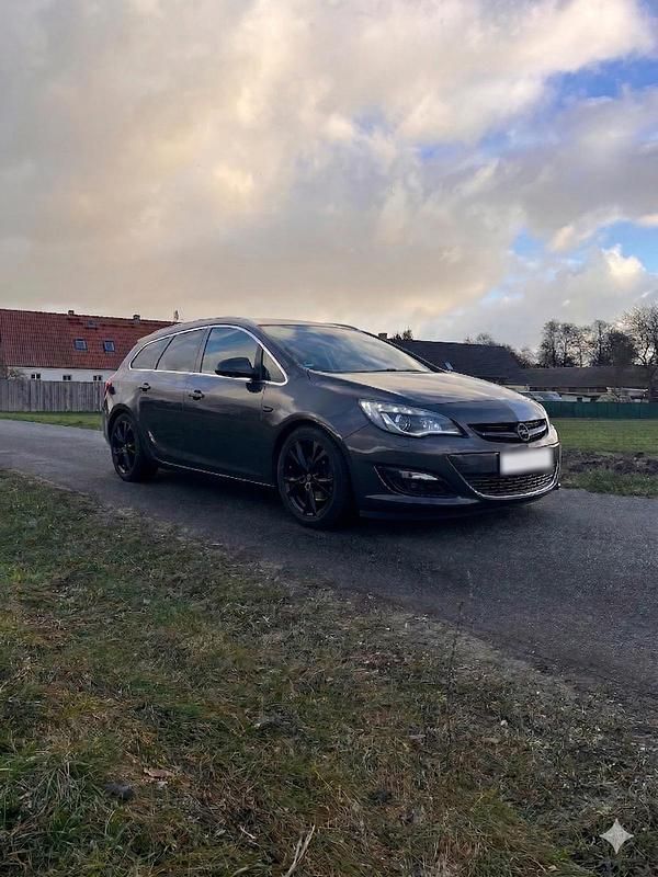 Gebraucht Opel Astra 136 PS (100 kW) 2015 Grau Kombi