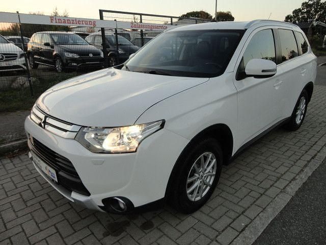 Weiß Gebraucht 2015 Mitsubishi Outlander SUV | 13.900 € (Fairer Preis) - Bild 1/4