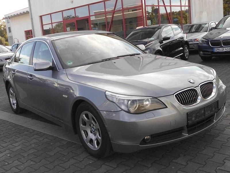 Gebraucht BMW 523 177 PS (130 kW) 2006 Grau Limousine
