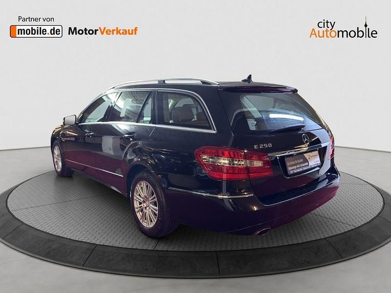 Gebraucht Mercedes E250 204 PS (150 kW) 2011 Schwarz Kombi