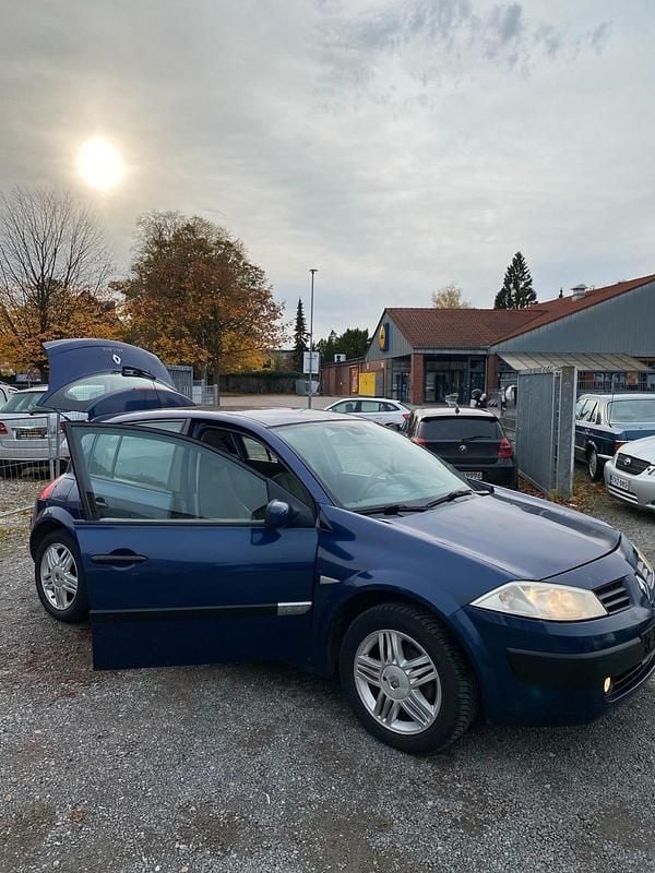 Blau Gebraucht 2004 Renault Mégane II Kleinwagen | 2.900 € (Fairer Preis) - Bild 1/4