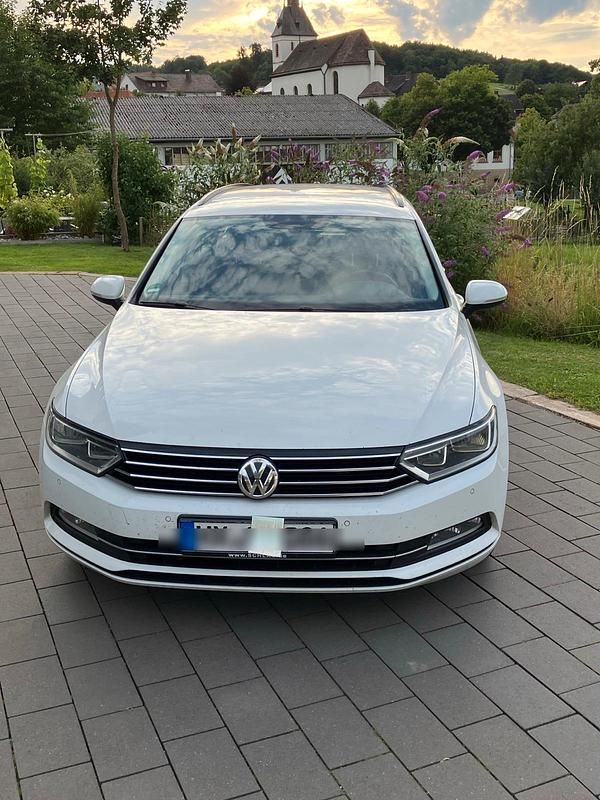 Weiß Gebraucht 2017 VW Passat Comfortline Limousine | 10.250 € (Fairer Preis) - Bild 1/4