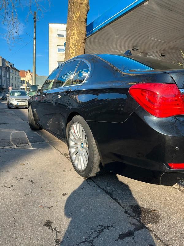 Second-hand BMW 730 300 CP (220 kW) 2009 Negru Berlinǎ