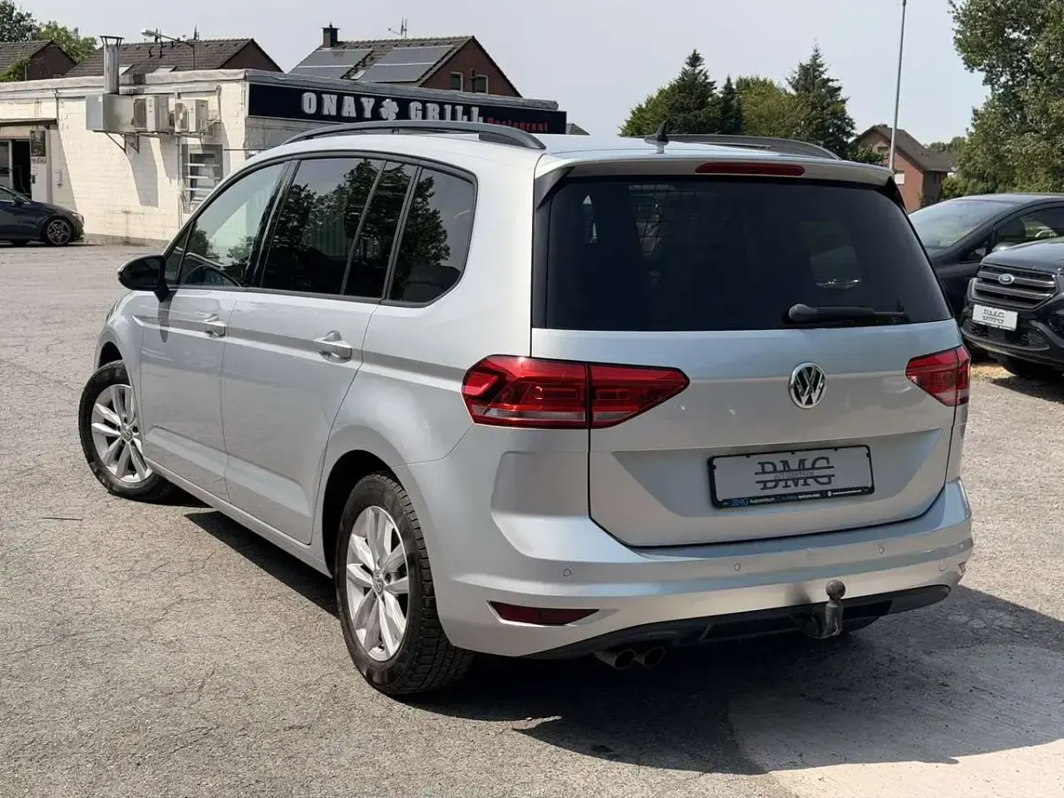 Gebraucht VW Touran Comfortline 150 PS (110 kW) 2017 Silber Van / Kleinbus