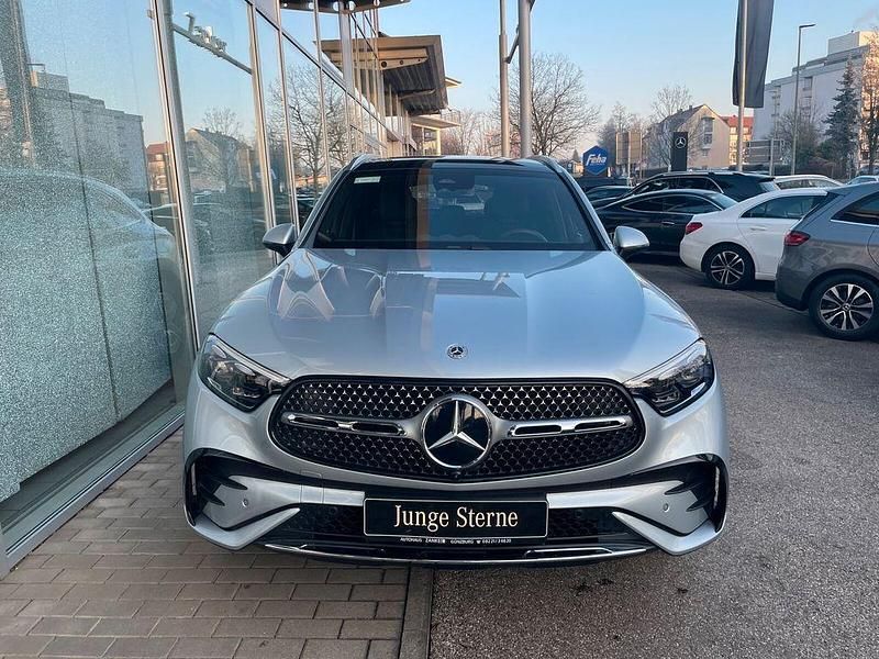 Gebraucht Mercedes GLC300 Premium 258 PS (189 kW) 2024 Silber SUV