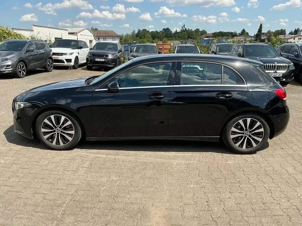 Gebraucht Mercedes A180 116 PS (85 kW) 2022 Schwarz Limousine