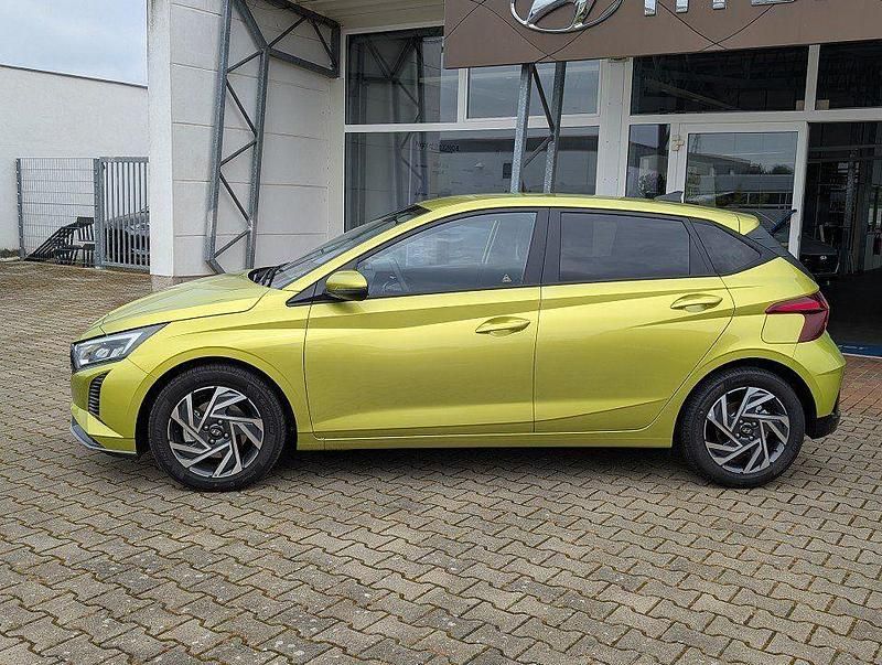 Gebraucht Hyundai i20 101 PS (74 kW) 2025 Grün Limousine