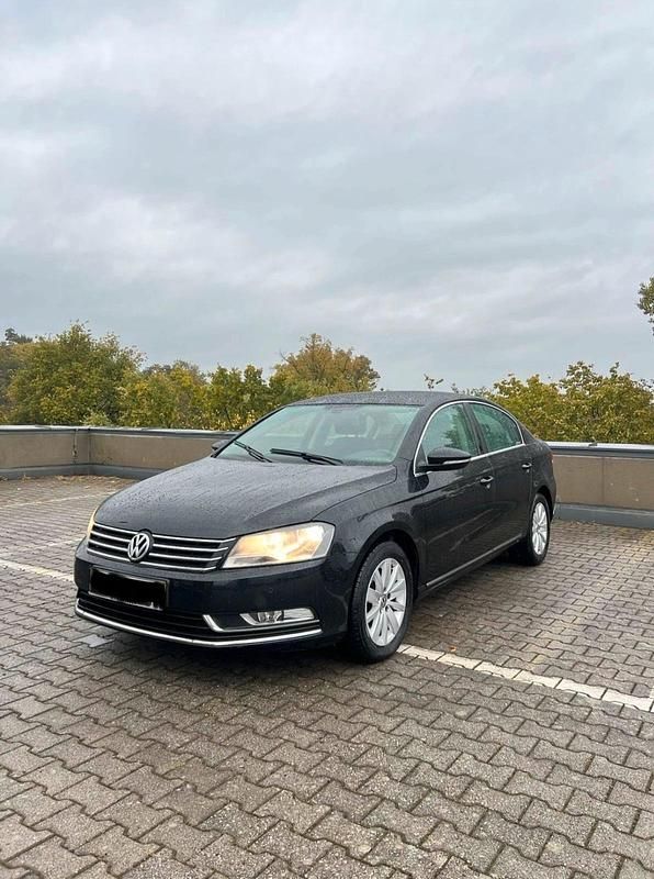 Schwarz Gebraucht 2013 VW Passat Limousine | 9.350 € (Fairer Preis) - Bild 1/4