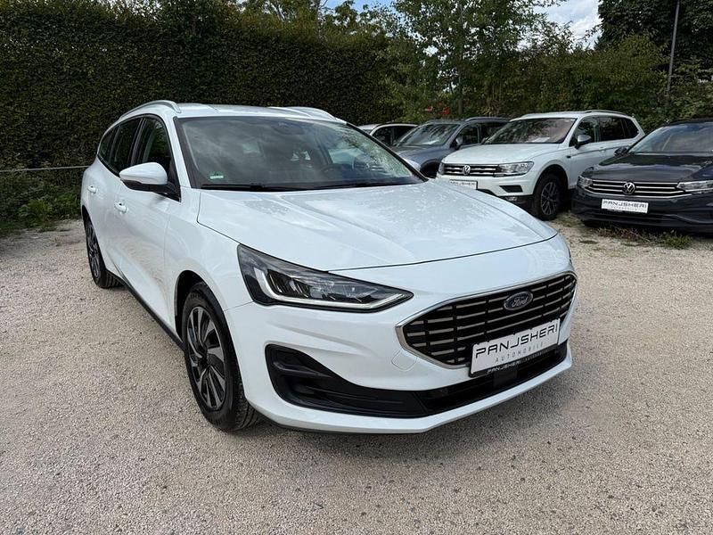 Weiß Gebraucht 2023 Ford Focus Titanium Limousine | 14.999 € (Superpreis) - Bild 1/4