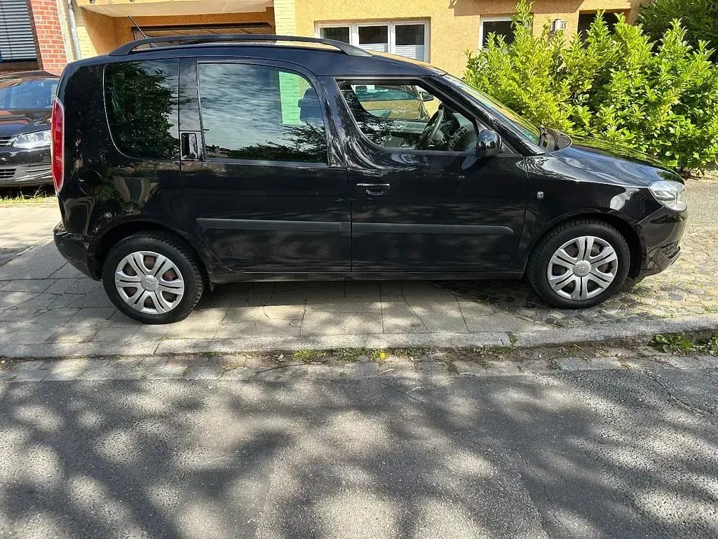 Gebraucht Skoda Roomster Plus Edition 105 PS (77 kW) 2011 Schwarz Van / Kleinbus