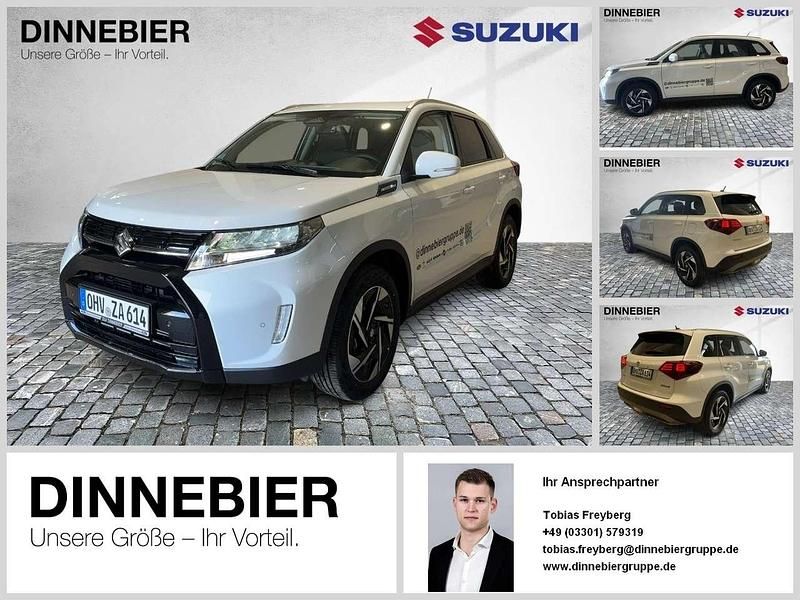Weiß (metallic) Neu 2025 Suzuki Vitara Comfort+ SUV | 23.689 € (Fairer Preis) - Bild 1/2