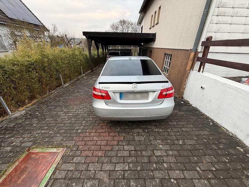 Gebraucht Mercedes E220 170 PS (125 kW) 2009 Silber Limousine