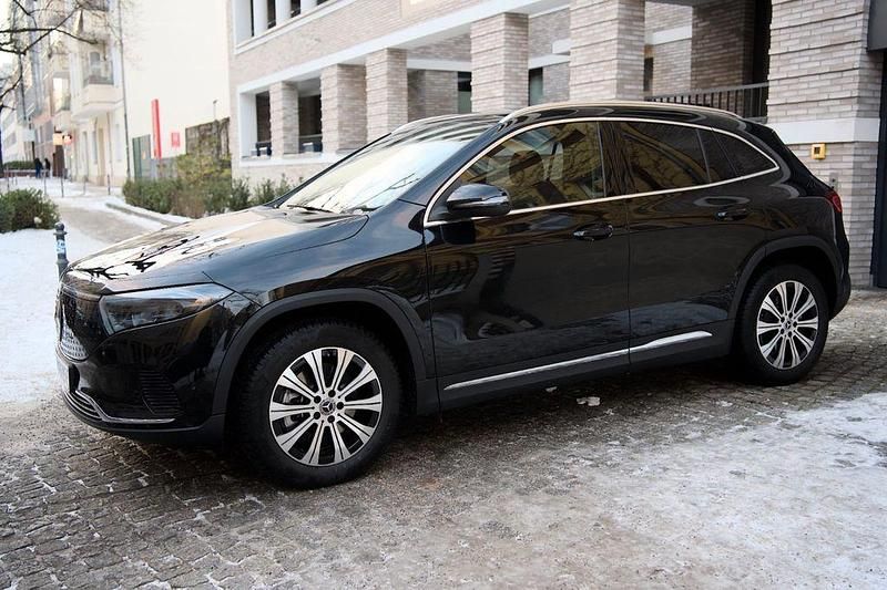 Gebraucht Mercedes EQA250 139 kW (190 PS) 2024 Schwarz SUV