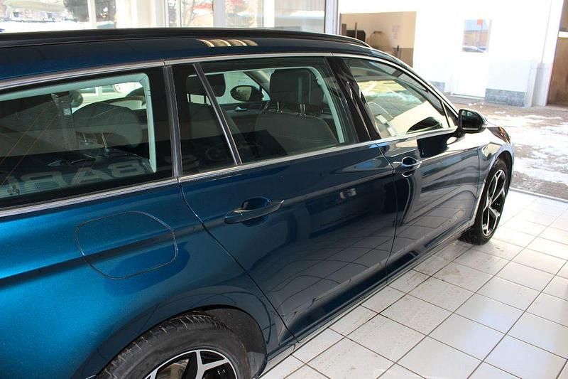 Gebraucht VW Passat Business 190 PS (139 kW) 2020 Aquamarinblau Kombi