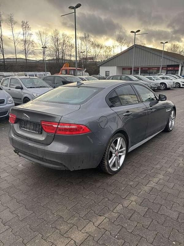 Gebraucht Jaguar XE R-Sport 179 PS (131 kW) 2015 Corris grey Limousine