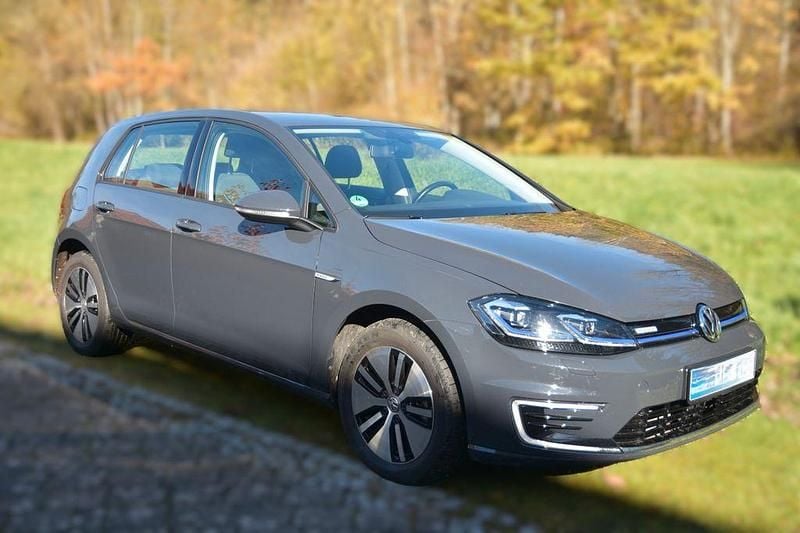 Grau Gebraucht 2020 VW e-Golf Kleinwagen | 13.790 € (Guter Preis) - Bild 1/4