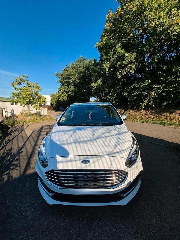 Weiß Gebraucht 2020 Ford S-MAX Titanium Van / Kleinbus | 18.900 € (Fairer Preis) - Bild 1/4