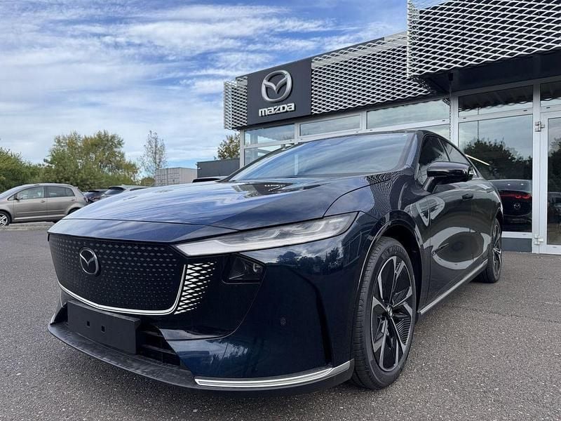 Deep crystal blue Neu 2025 Mazda 6e Takumi-Line Limousine | 39.990 € (Guter Preis) - Bild 1/4