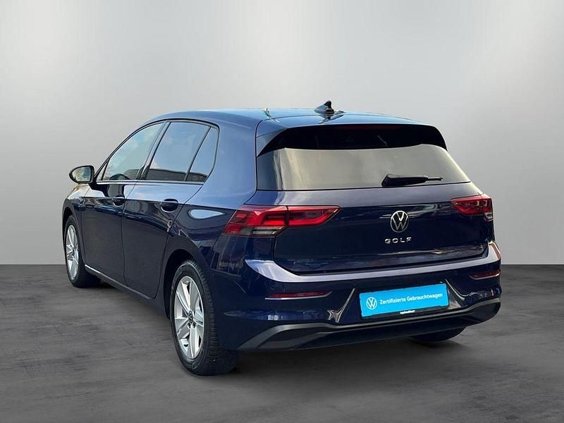 Gebraucht VW Golf VIII Life 150 PS (110 kW) 2023 Atlantic blue metallic Limousine