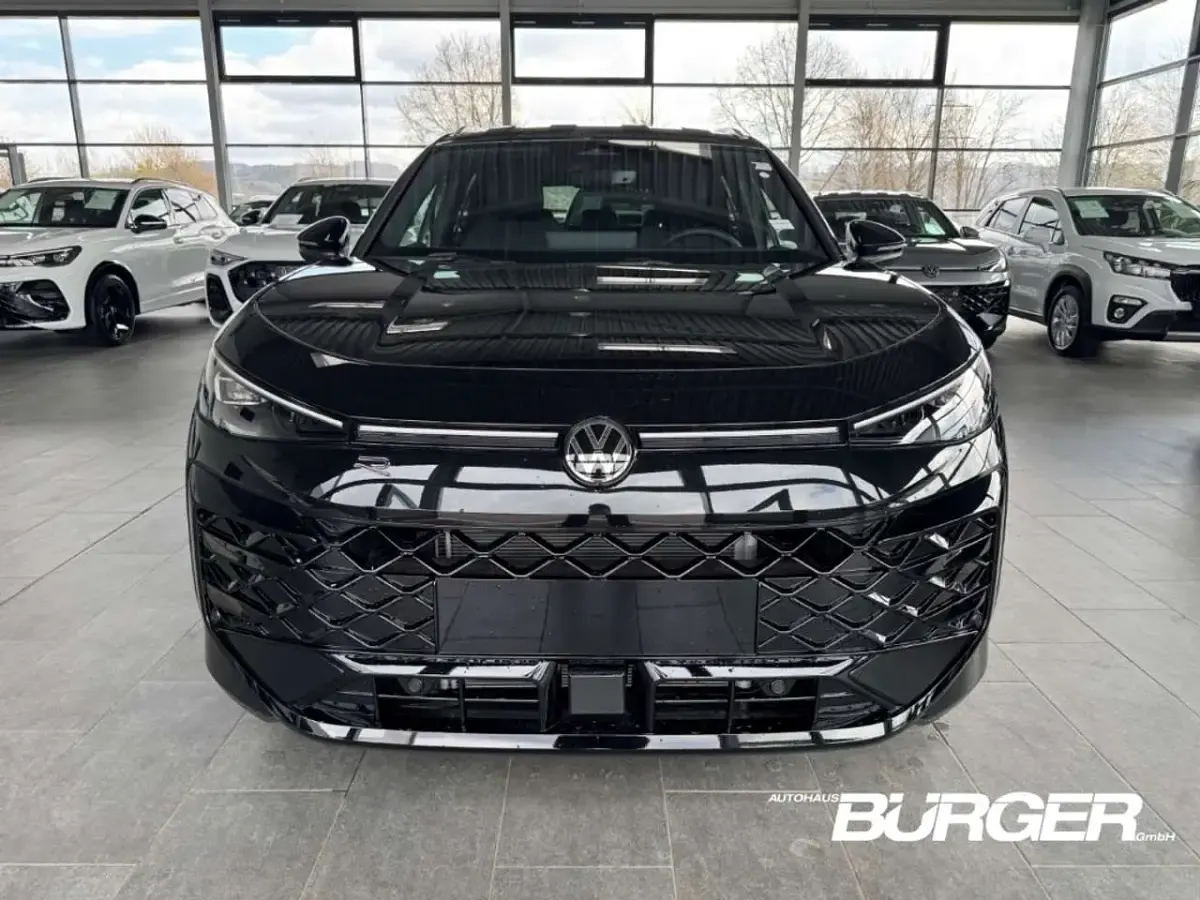 Gebraucht VW T-Roc R-line 150 PS (110 kW) 2026 Grenadilschwarz metallic SUV