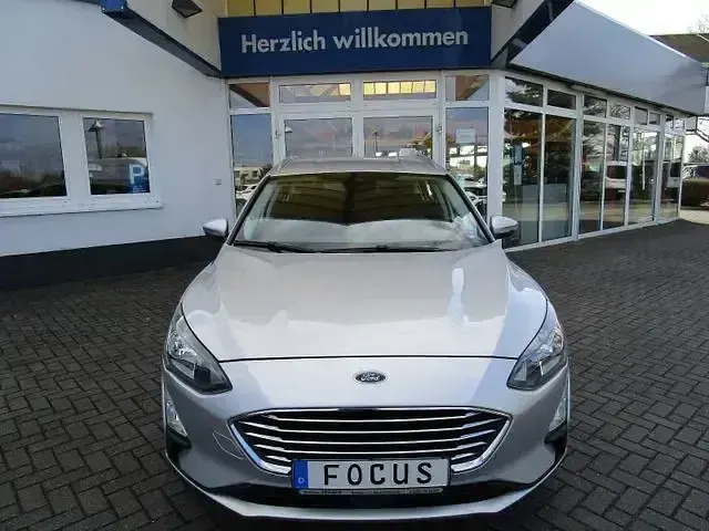 Używany Ford Focus Titanium 125 KM (91 kW) 2021 Srebrny Sedan/Limuzyna