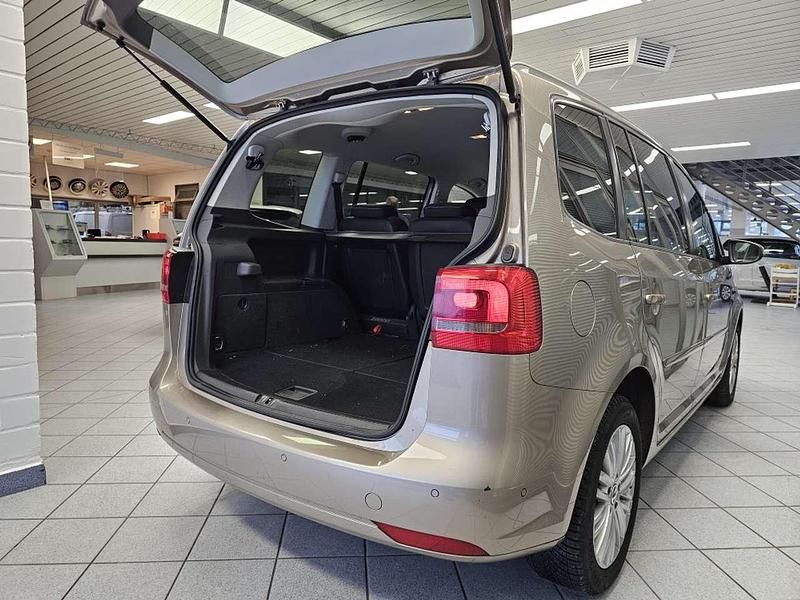 Gebraucht VW Touran Highline 140 PS (102 kW) 2015 Beige Van / Kleinbus