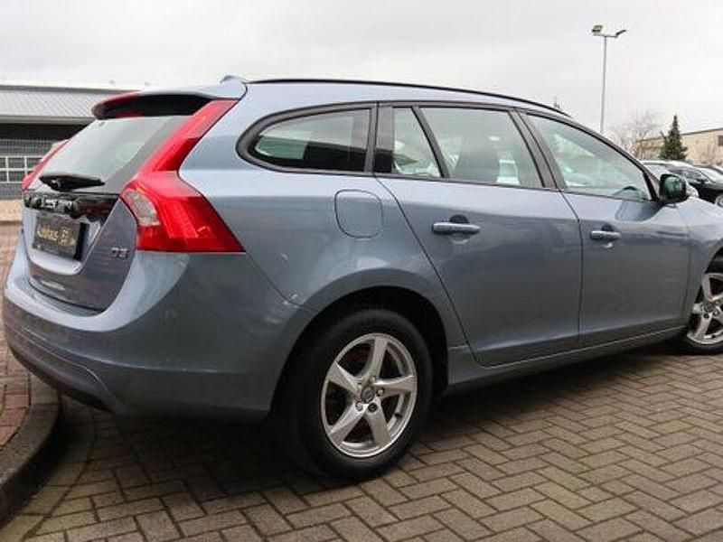 Gebraucht Volvo V60 Business Edition 150 PS (110 kW) 2017 Blau Kombi